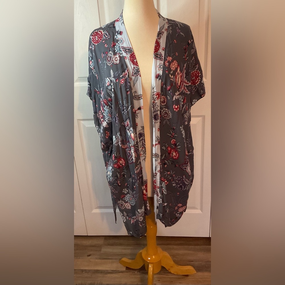 Loft Dusty Blue Floral‎ Kimono Size Medium Large